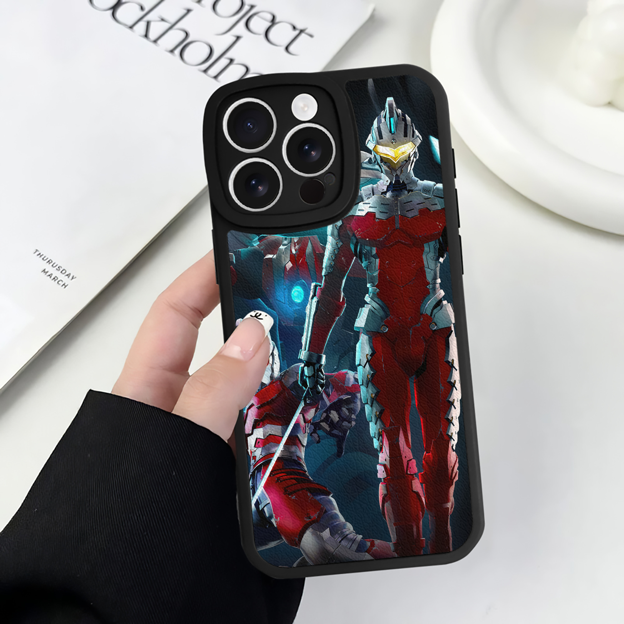 （画像用） ウルトラマン Ultraman 【iPhone 16シリーズ対応】シリコンスマホケース（レザー調） 材質：シリコン